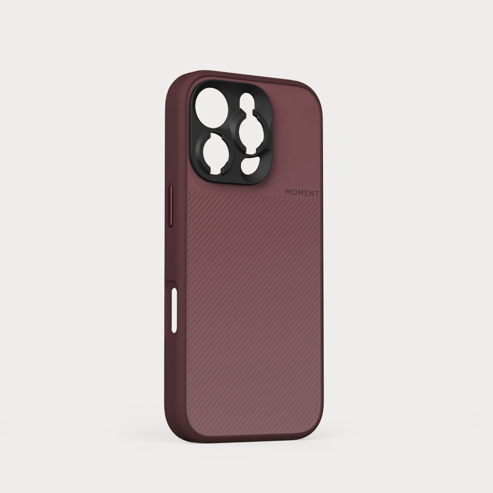 Moment kaitsekest Case MagSafe for iPhone 16 Pro punane Clay