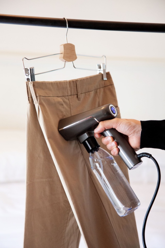 SteamOne riideauruti SN250MG steamer, must