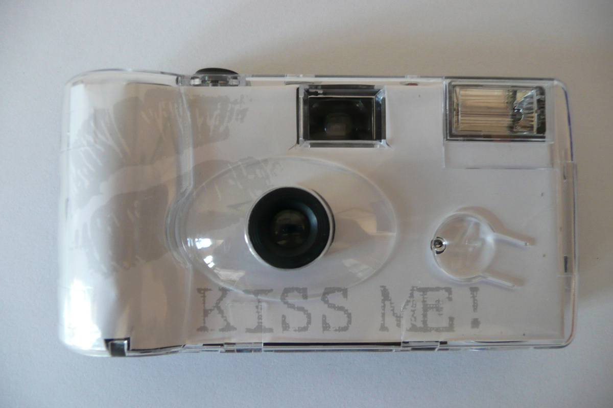 Nedwidek ühekordne kaamera KISS ME valge, with Flash, 27 Aufnahmen, ISO 400