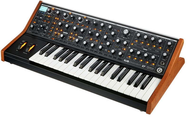 Moog analoogsüntesaator Järgnev 37 standardväljaanne