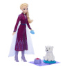 Mattel Disney Die Eiskönigin Elsa-Modepuppe und Eisbärenjunges-Figur (mit 4 Pflegezubehörteilen)
