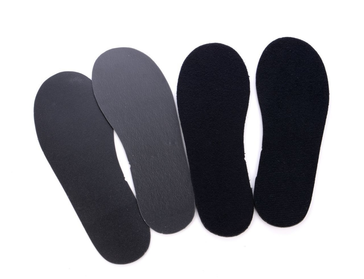 Tempish uisud SYSTENT ICE BOY must/roheline - suurus 33/36