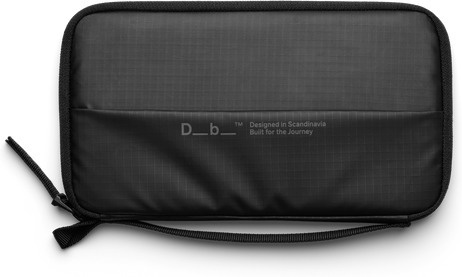 Db Essential Passport Cover passiümbris, must