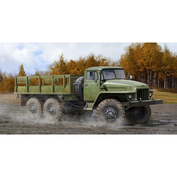 Trumpeter mudel Russian Ural-4 320 truck