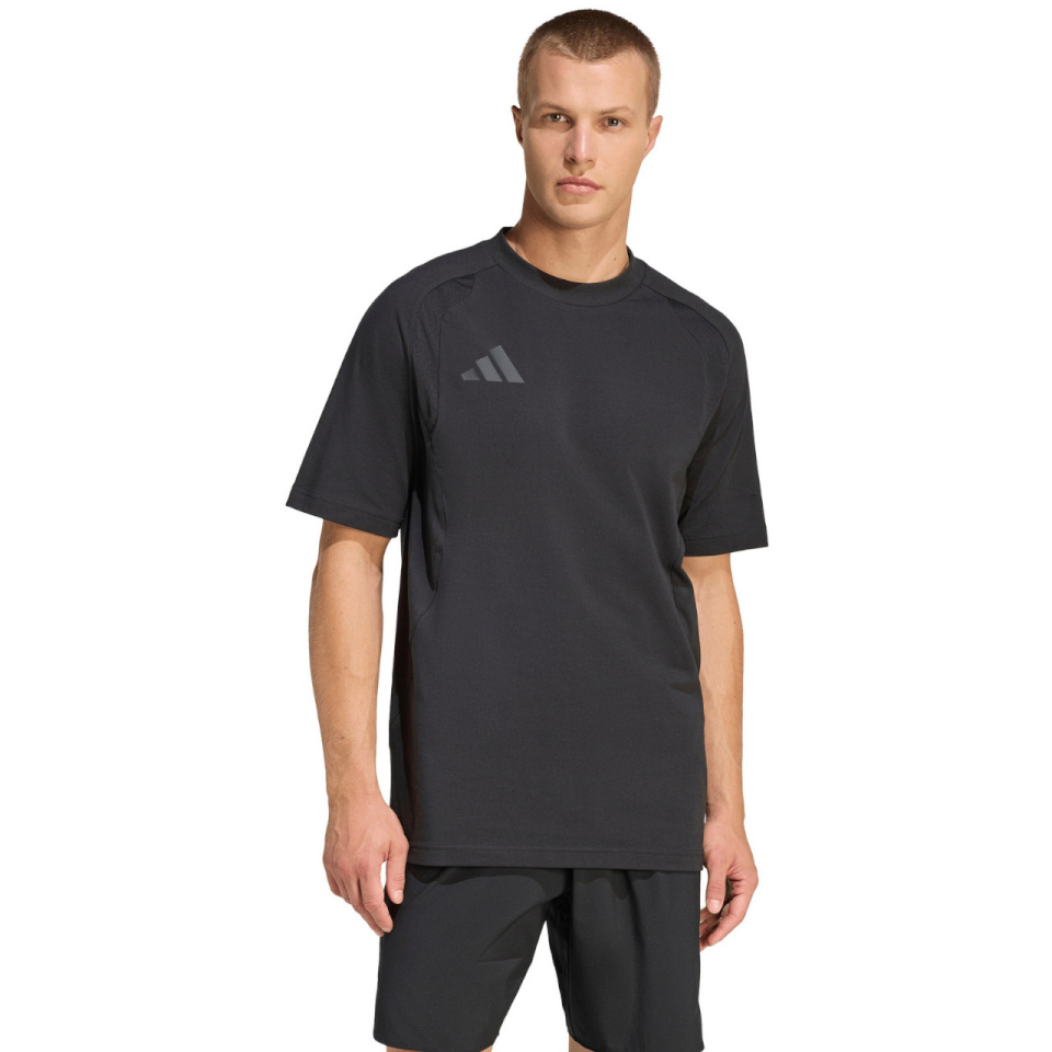 Adidas Teamwear T-särk meestele Tiro 26 Travel Tee must JM5543 suurus XL